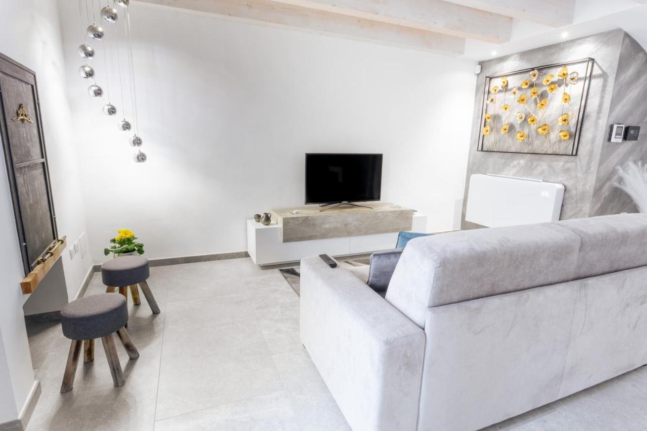 Casa Vacanza Salento Luxury Virginia Racale Bagian luar foto